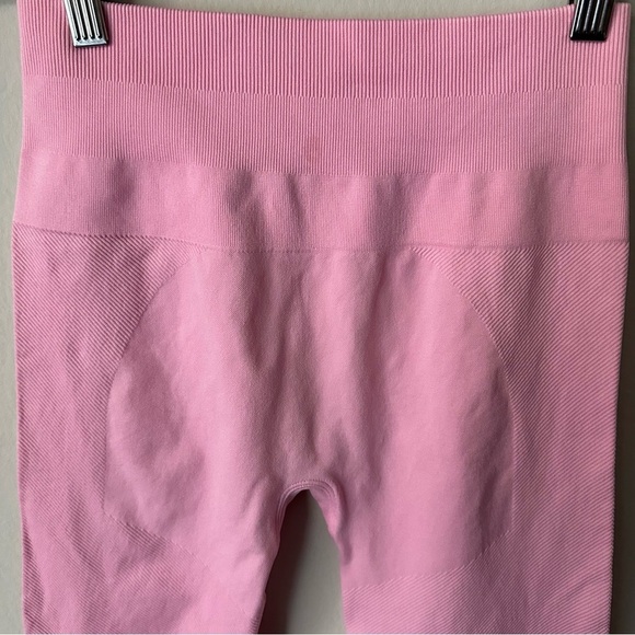 Spiritual Gangster Icon Seamless High Waist Legging
pink M/L - Picture 8 of 9